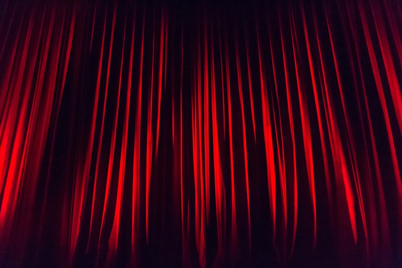 stage-curtain-660078_1280